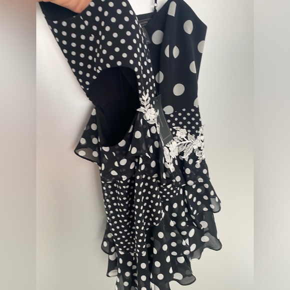 REVOLVE BCBG maxAzria Dress mini Sz 6 Black and white - Picture 5 of 8